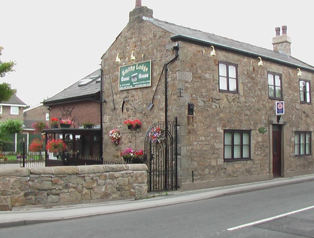 Smithy Lodge Guest House Leyland Buitenkant foto